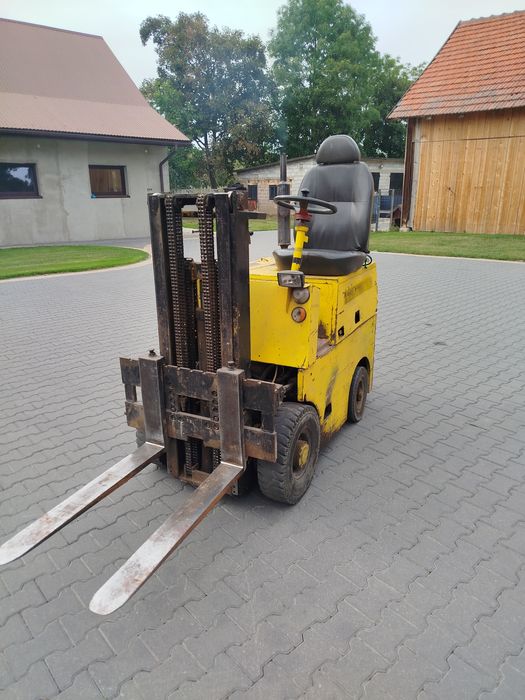 Wózek widłowy rak