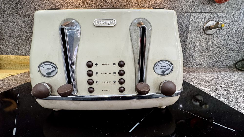Torradeira/ Tostadeira “DēLonghi”