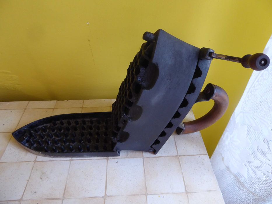 Stare rzadkie żelazko węglowe