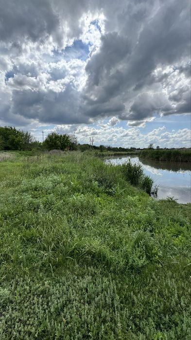 Земельна ділянка на березі річки