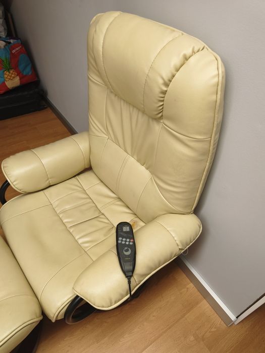 Poltrona de massagem e carrinho de bebe