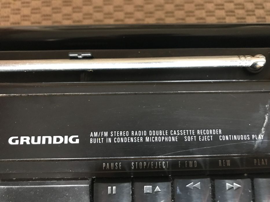 Rádio e gravador e leitor de cassetes