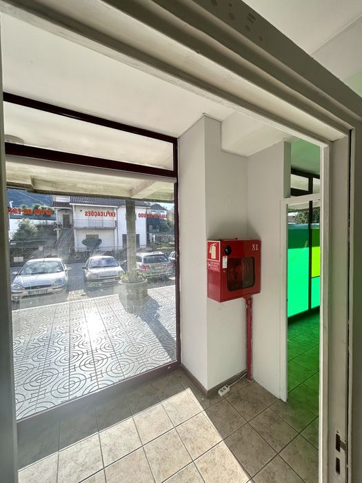 Loja Comercial em Guilhufe Penafiel