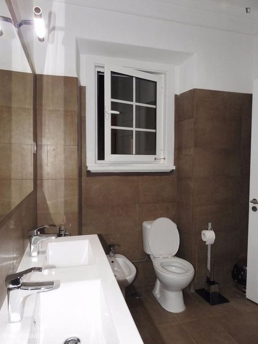 Quarto - localizado em Saldanha Lisbon