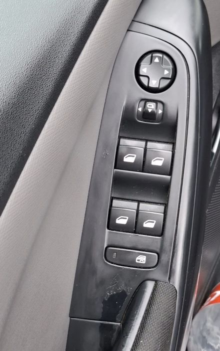 Citroen C4 Picasso 2013 VIN VF73A9HC8DJ795690 фото оголошення 7 з 18