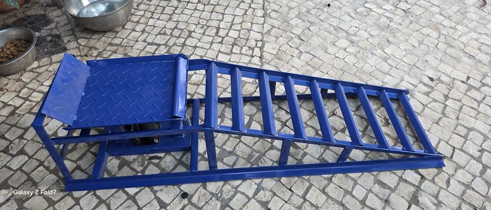 Rampas hidráulicas novas  para automóveis