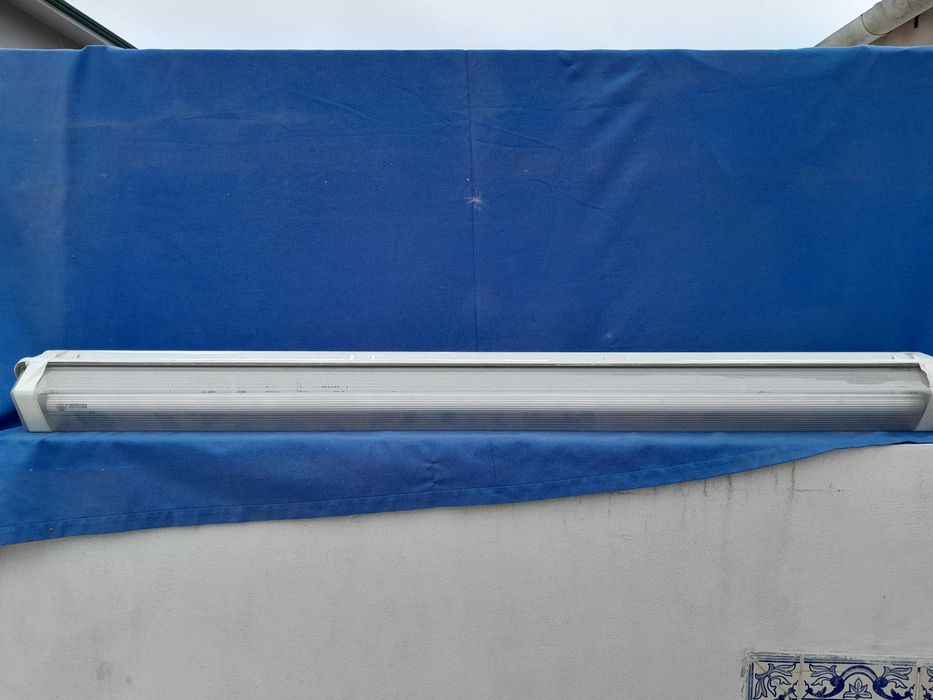 Armaduras de iluminação para tetos