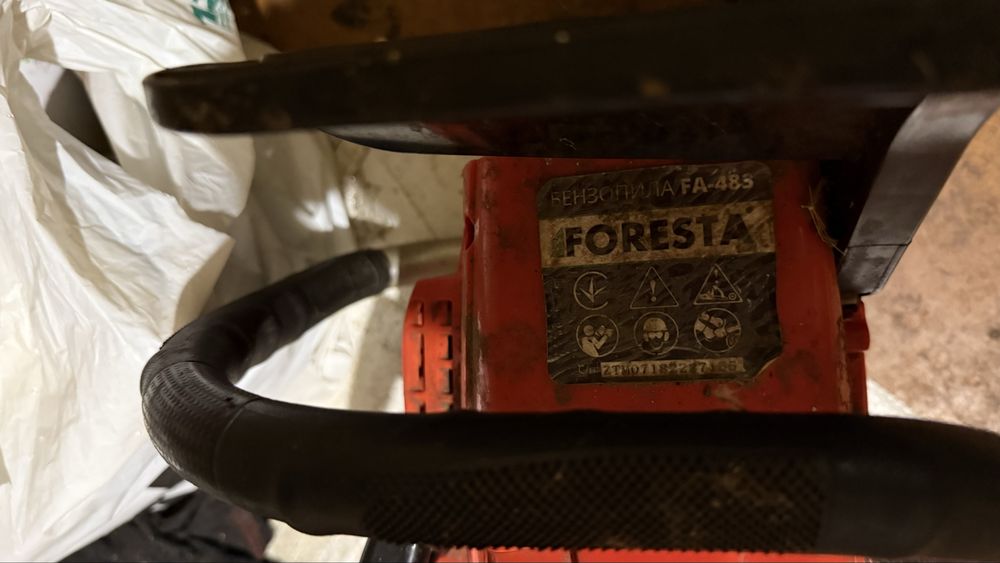 Продаю бензопилку FA 48S Foresta