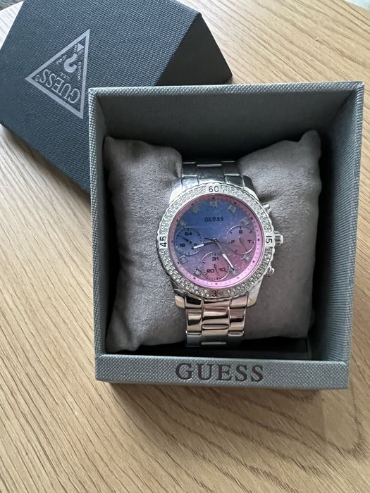 Годинник жіночий GUESS W0774L1