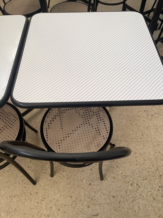 Mobiliário Café (13 Mesas e 17 Cadeiras para Café, Restaurante ou Pastelaria)