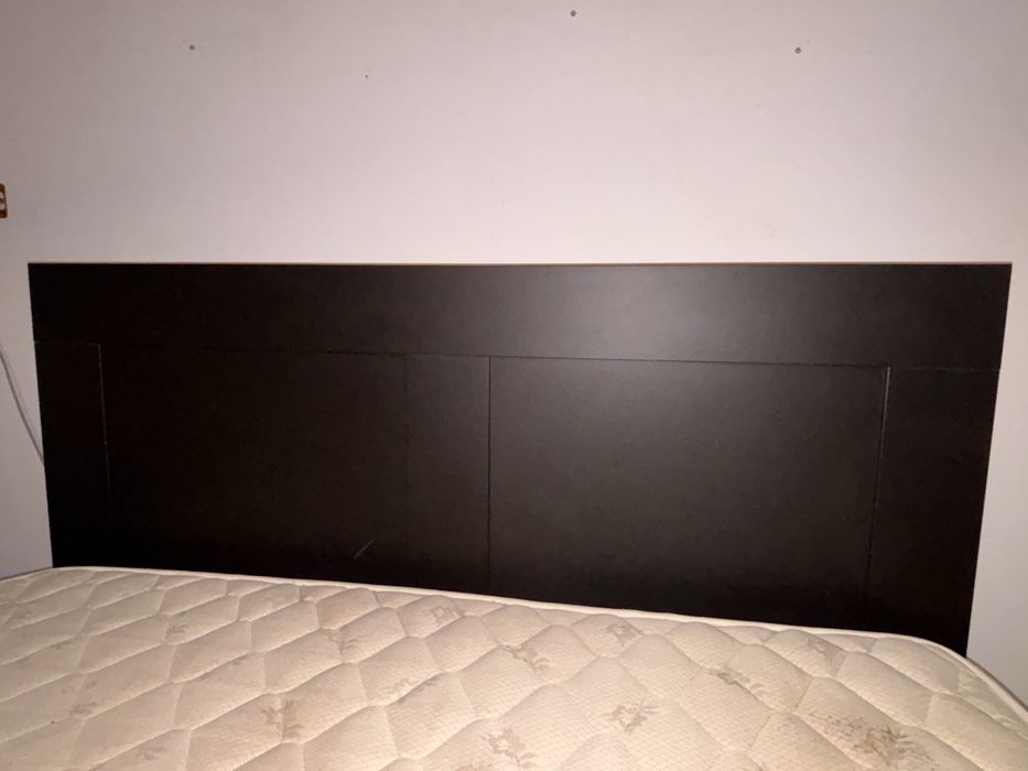 Cama com arrumação preta IKEA