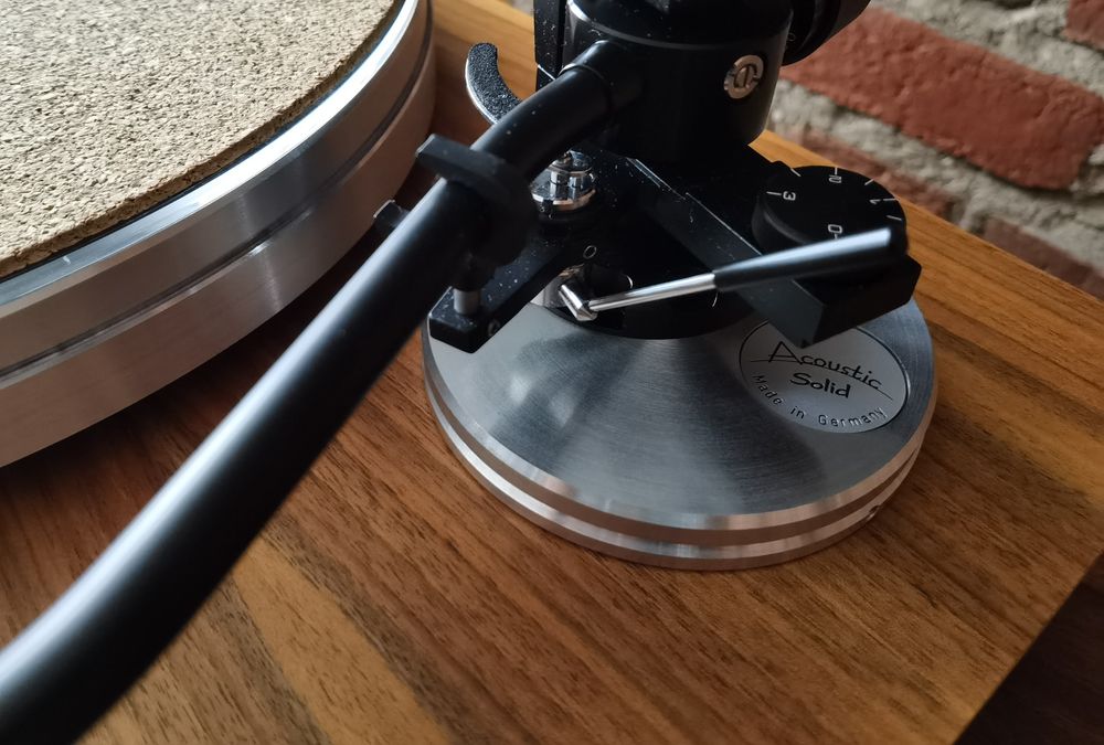 Gramofon Acoustic solid z ramieniem jelco  sa 750 db