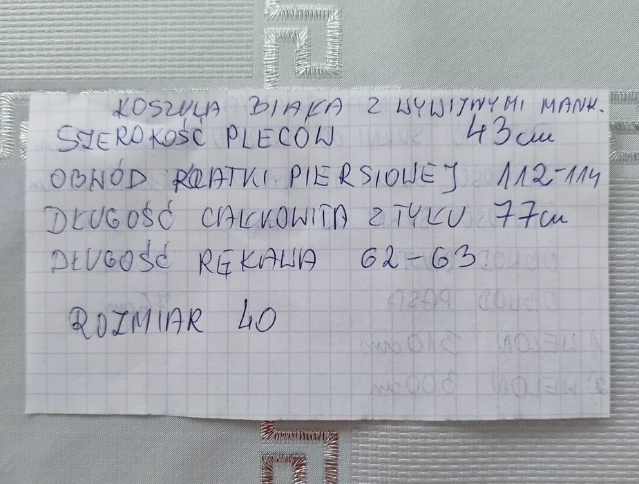smoking wraz z biała koszula