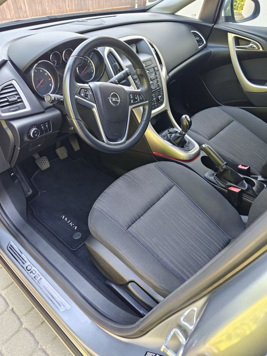 Astra J 1.6 benzyna 115km.