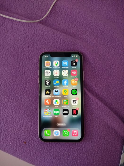 iPhone 11 - 128 Gb. Em perfeito estado de uso. Não tem marcas