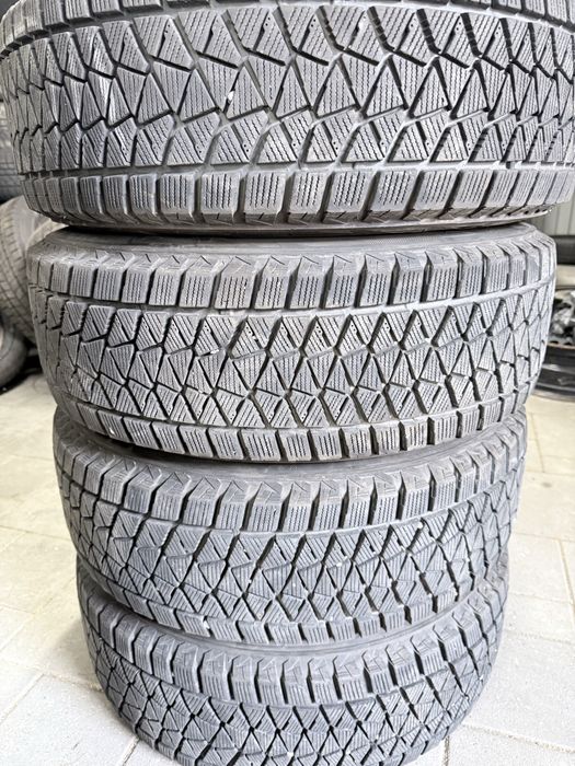 Хороші шини зимові 215/65/16 Bridjestone Blizak DV2