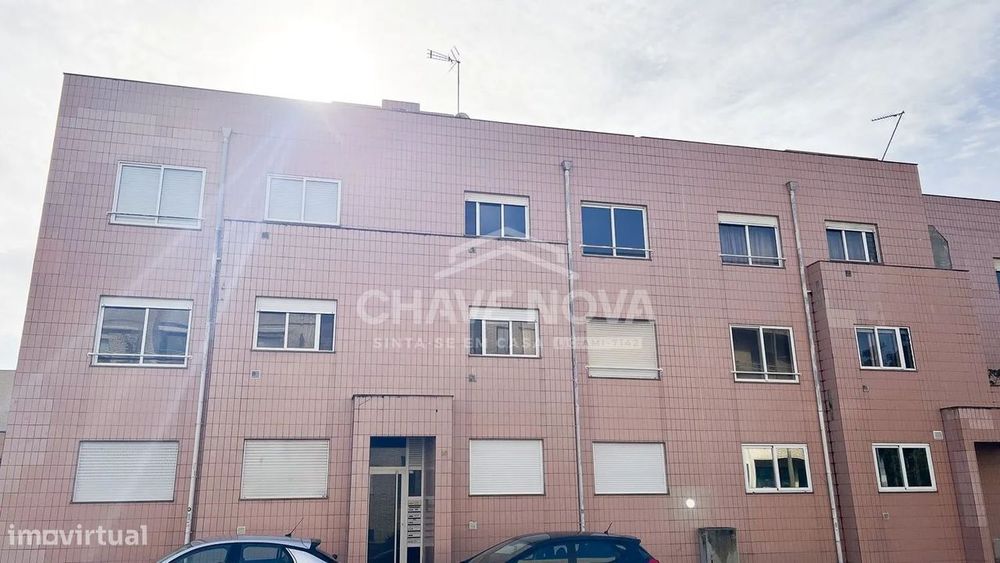 T2 c/ Varanda e Lugar de Garagem na Madalena — Madalena, Porto