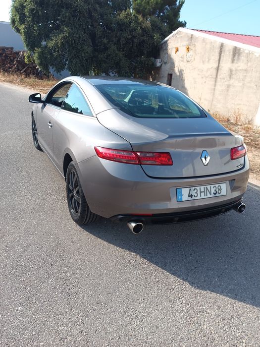 Renault Laguna Coupé – Elegância, conforto e exclusividade.
