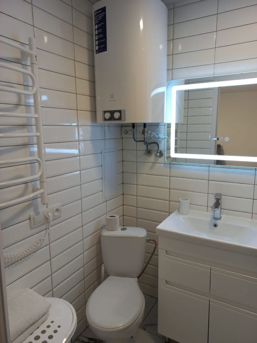 подобова оренда однокімнатної квартири студія на Надії Олексієнко