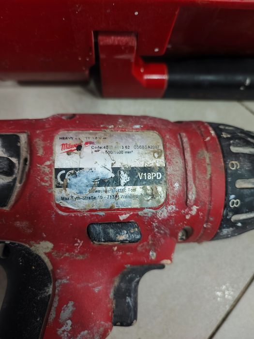 Wkrętarka Milwaukee V18PD 2xbaterie ładowarka skrzynka+GRATIS