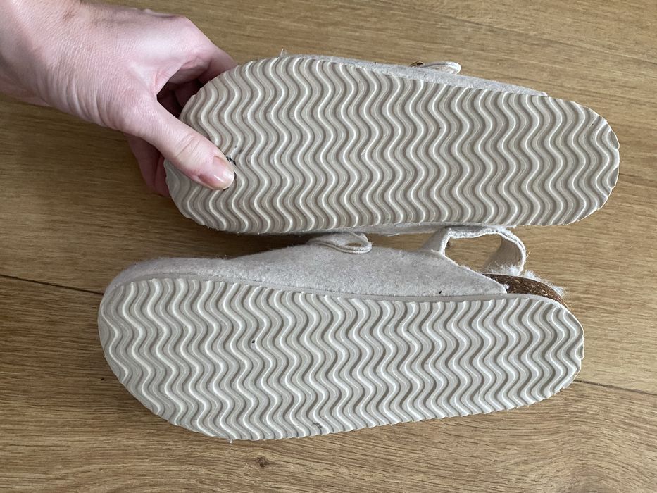 Chodaki 35 mule jak ugg Filc kremowe UK 3