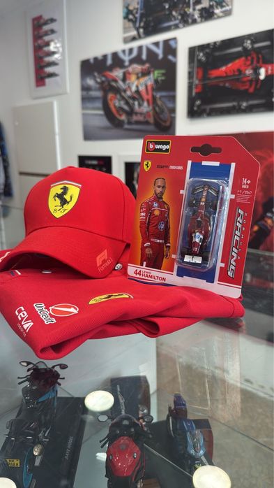 Ferrari F1 conjunto de 3 peças Polo + boné+ carro F1
