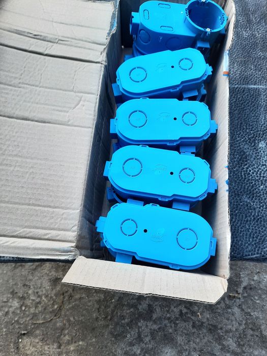 Puszki simet do elektroniki z kieszenią