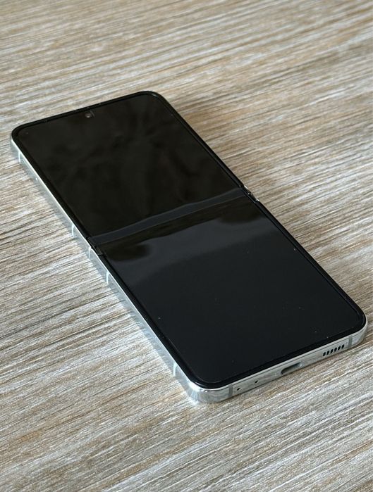 Samsung Galaxy Flip 5 8/256 Mint