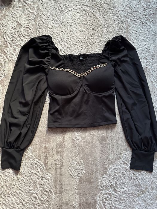 Блузка укорочена з широким рукавом