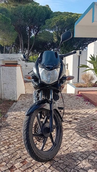 Honda CBF125 em excelente estado