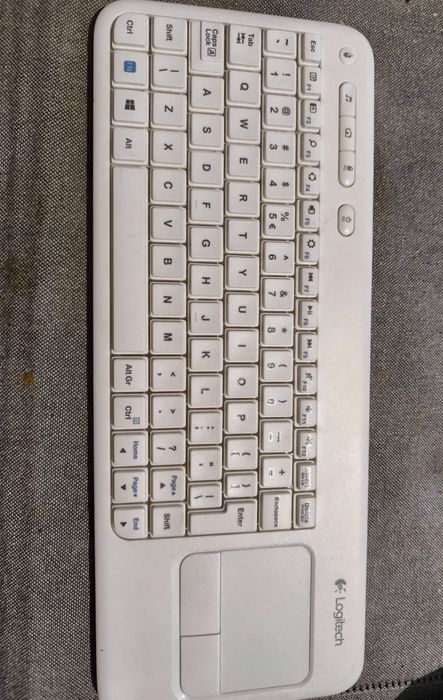 LOGITECH klawiatura bezprzewodowa.