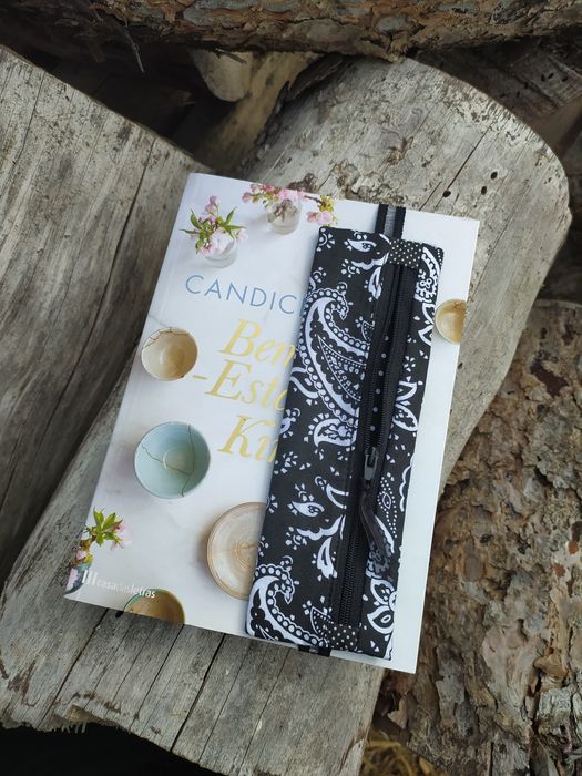 Estojo marca página