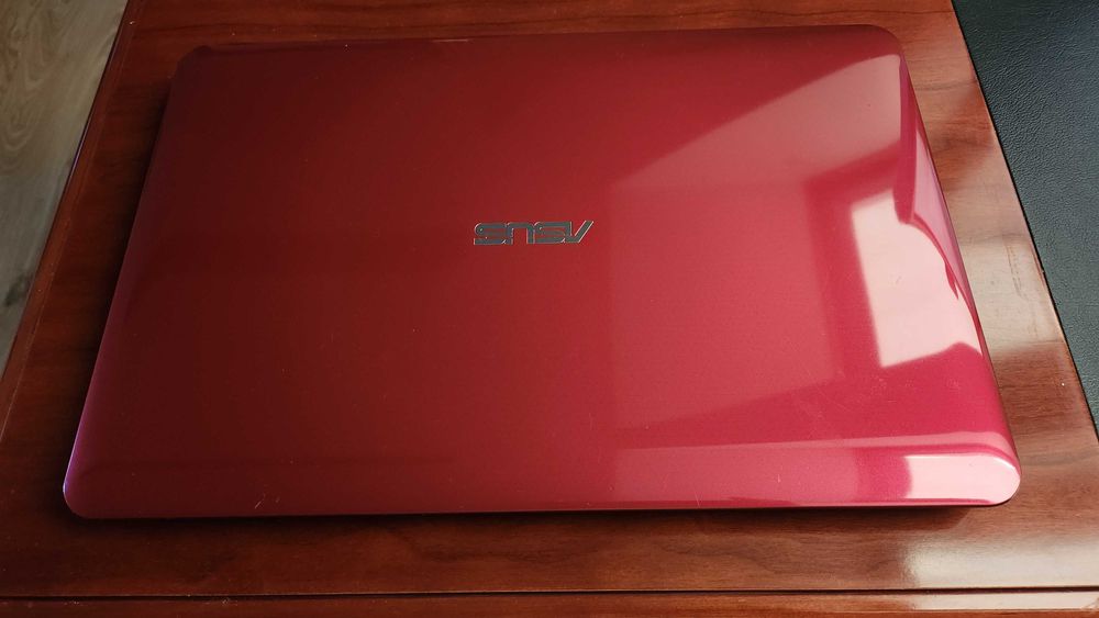 Laptop ASUS K555L i3-4010U 4GB 512HD 820M W10 Czerwony