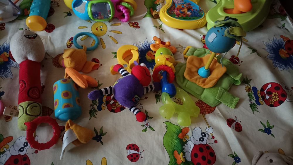 Продам музыкальную   игрушку  для малышей.