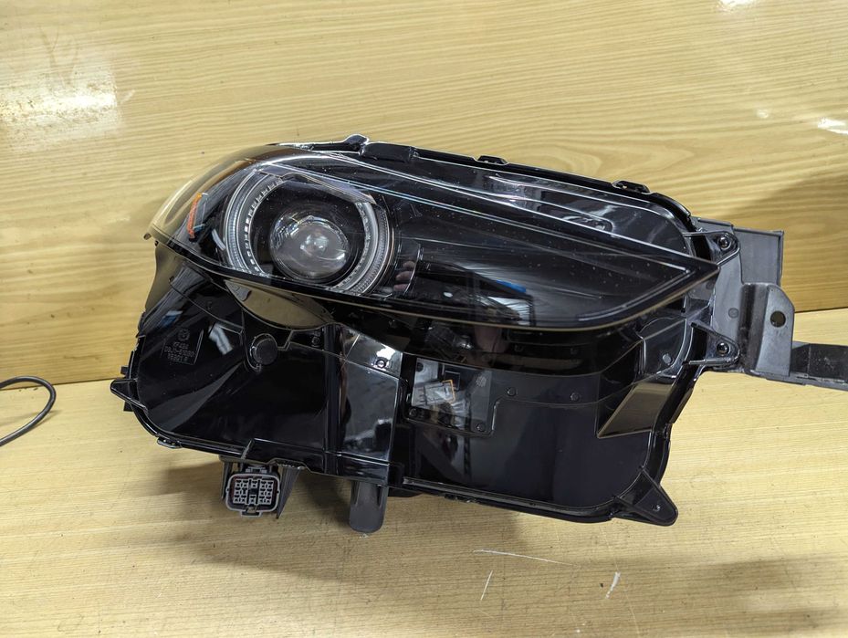 Фара права Mazda CX30 AFS 2024-