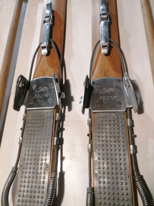 Drewniane narty zabytkowe