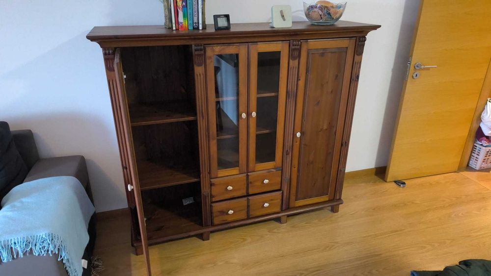 movel sala em excelentes condições com luz interior