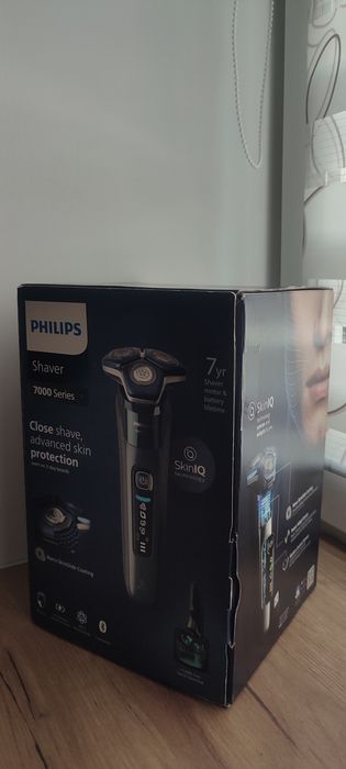 Електробритва PHILIPS 7000