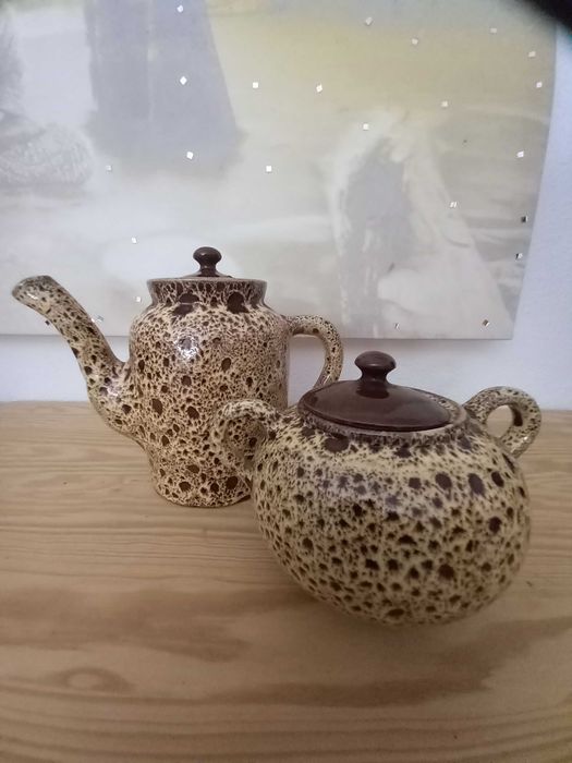Conjunto Bule e Açucareiro Vintage – Cerâmica Rústica Salpicada