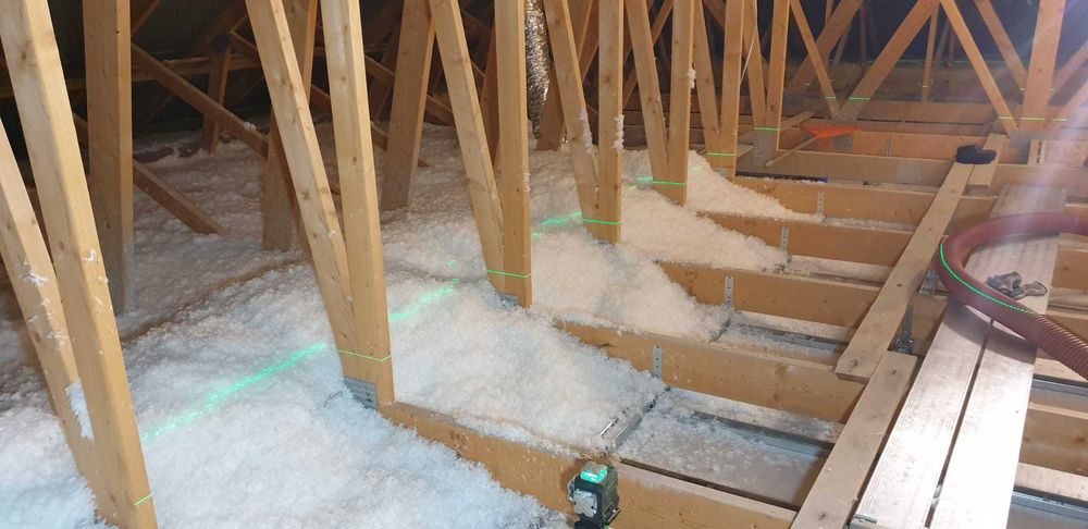 ocieplenie PIANĄ  PUR , ocieplenie  CELULOZĄ oraz WEŁNĄ