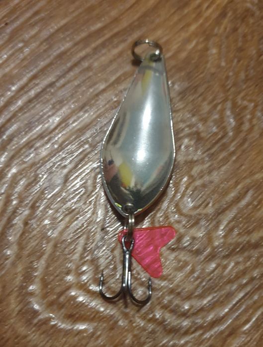 Продам блесну на щуку