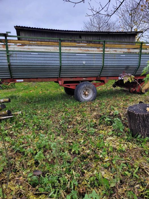 Przyczepa samozbierająca