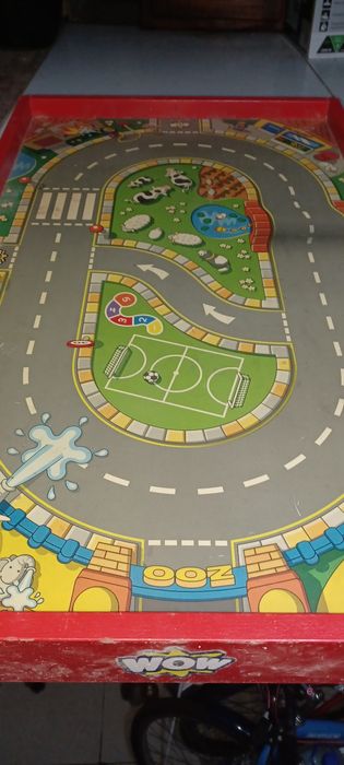 Vendo esta pista de carros para criança.