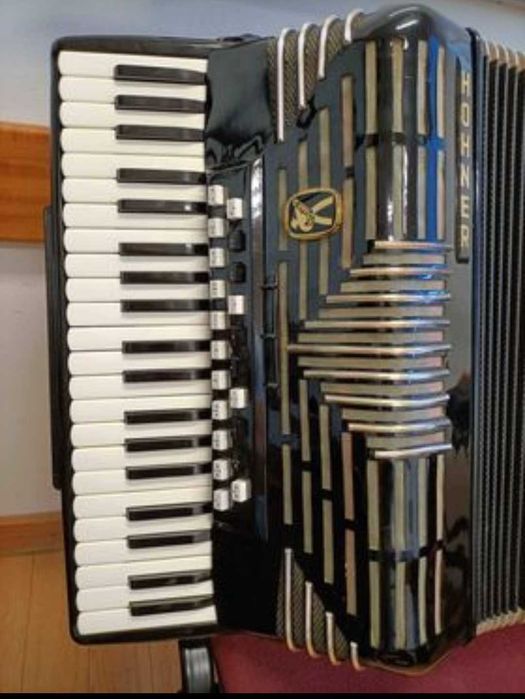 Hohner Imperator Vs
120 baixos
5a Voz