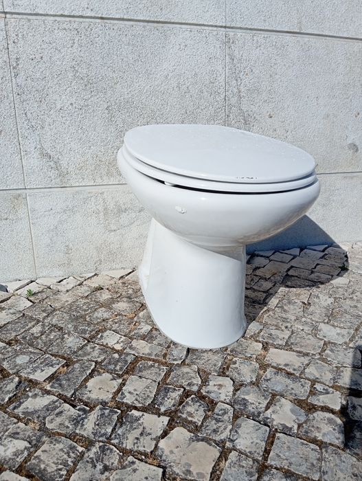 Vendo base de duche em cerâmica 80x80 a ou sanita ou bidé conforme as