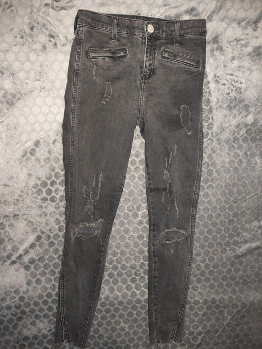 Nowe spodnie damskie jeans z dziurami.