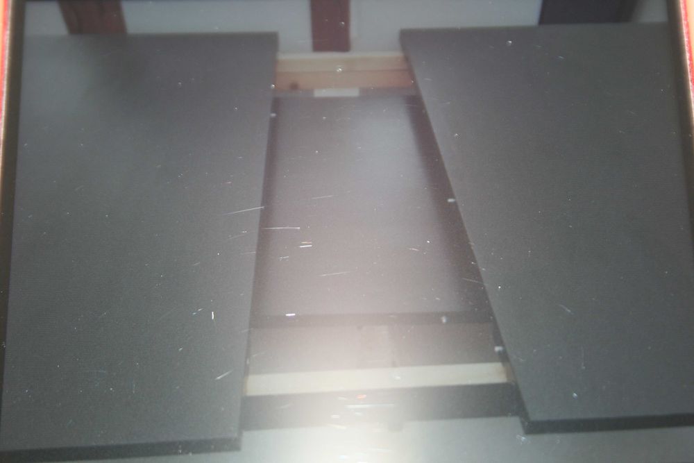 Mesa em madeira e cadeiras