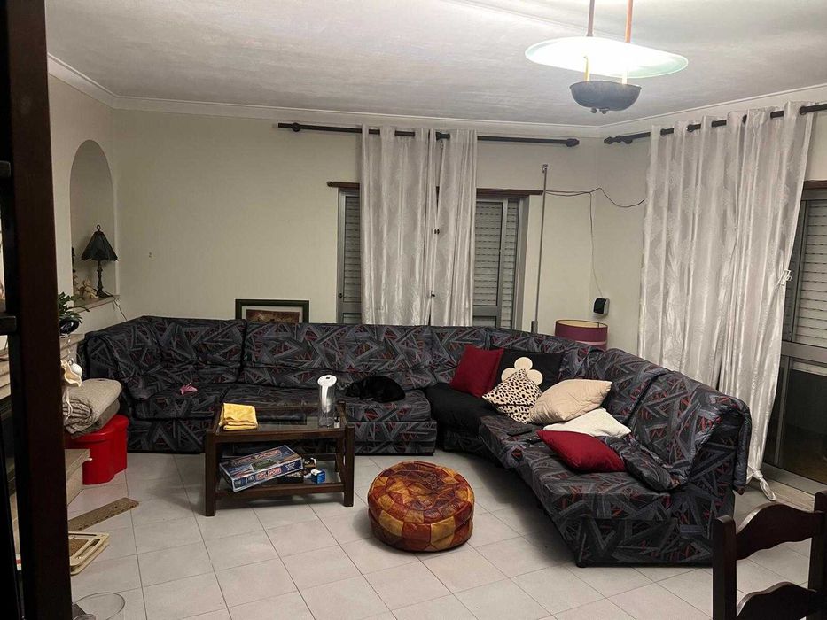 Sofá de canto com cama incluída