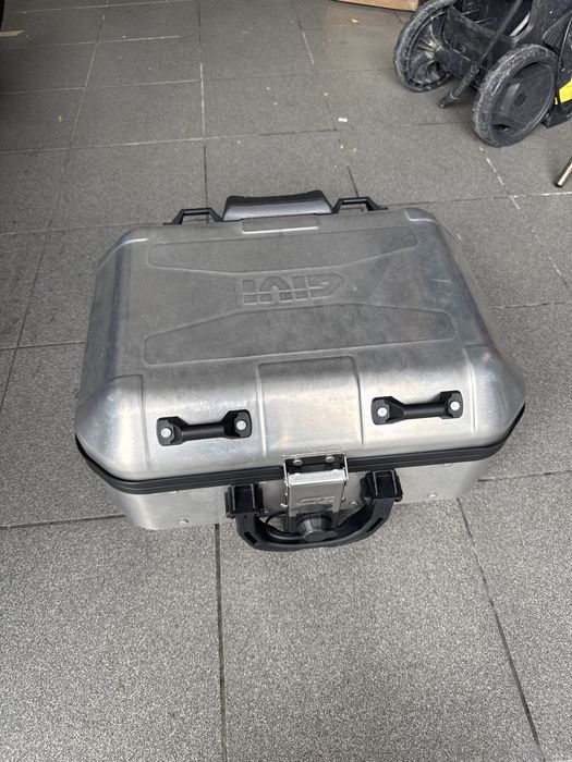 Givi Trekker Mala Transporte Top Case Mota Aluminio c/ Extras Originais Givi (Encosto do Passageiro + Pega) + Suporte Givi Trekker Aluminio
