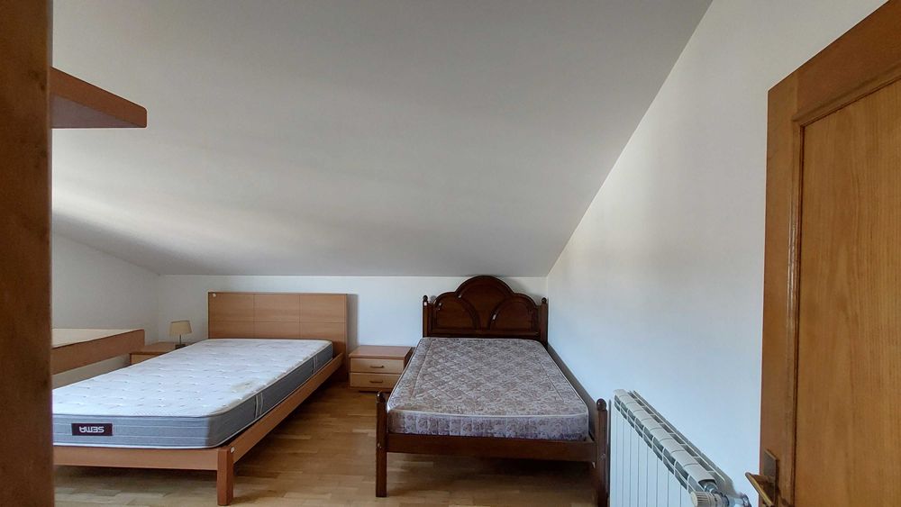 Moradia geminada T5 | Arrenda-se